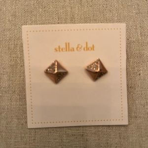 Stella & Dot pyramid stud rose gold earrings